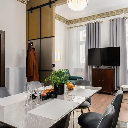 Glamour Apartament by Kramm - Apartament w Centrum Poznania przy ul Półwiejskiej Poznań